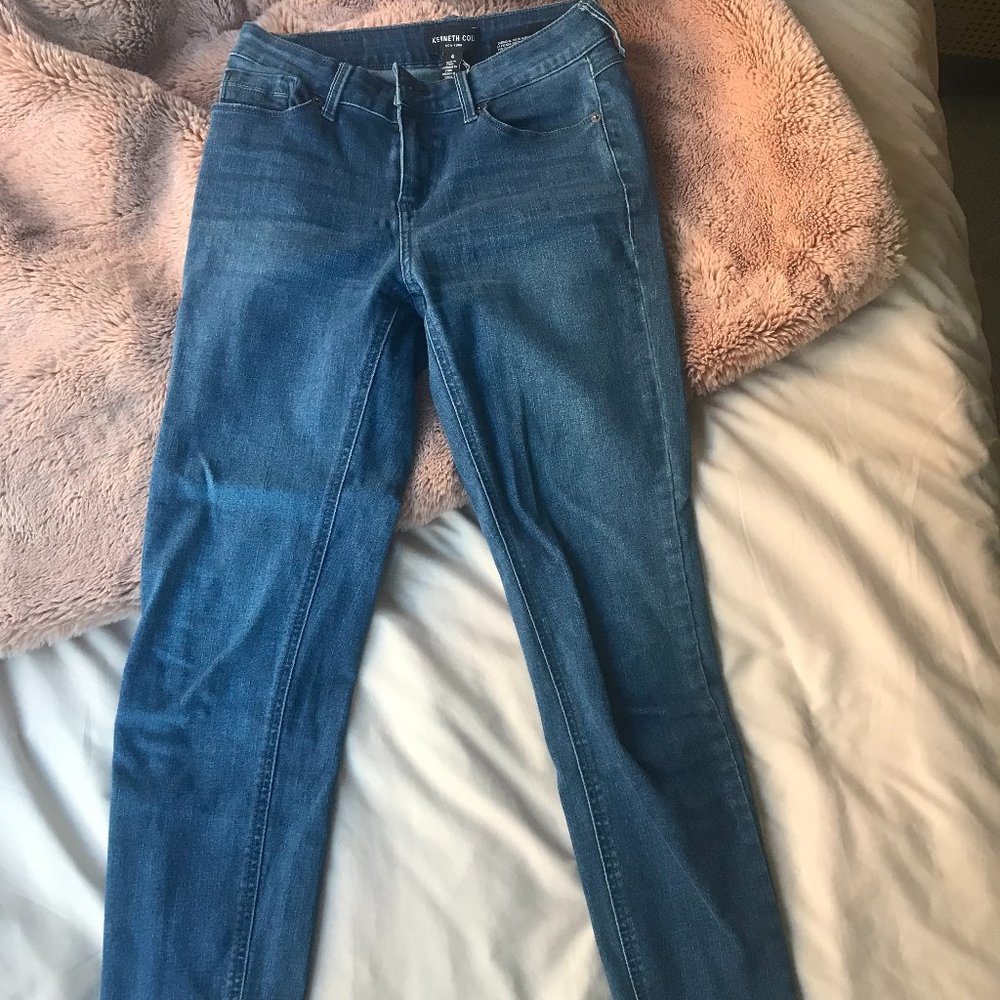 Skinny Jeans with Darker Ankles